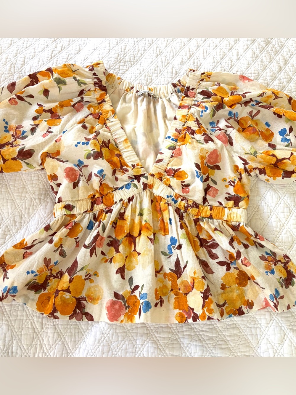 Abercrombie & Fitch Cream Floral Shorts Set with Yellow, Blue and Brown Accents - Picture 7 of 16